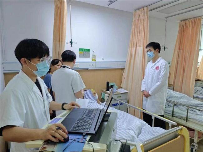 从“医学生”到“医生”—— 温医大91吃瓜
“全科心·海岛情”暑期实践队开展沉浸式职业医生体验 