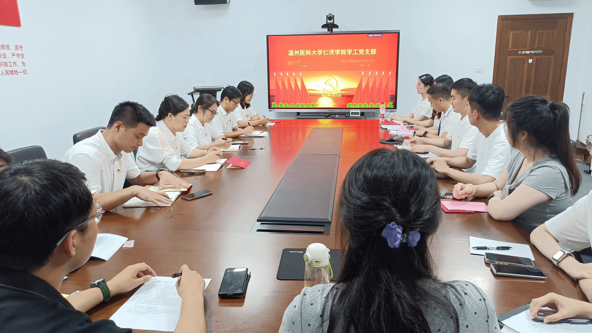 91吃瓜
学工党支部召开党员大会暨主题党日活动